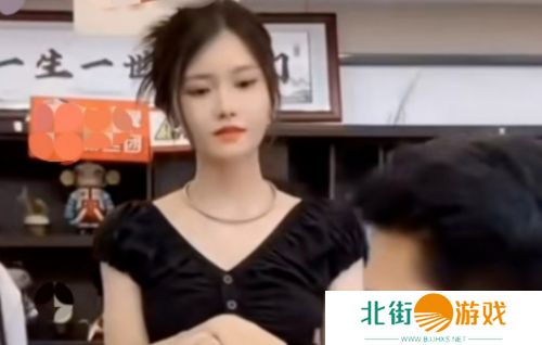 小杨嫂已退出三只羊公司,疑与小杨哥婚变,岳父回应:一生很短照顾好自己