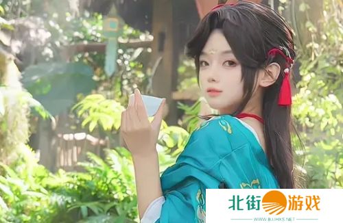 漫展惊现1米9巨型萝莉,小小的脸庞,大大的网友:感觉一脚能踢死我