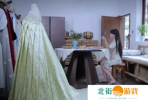 李子柒因学习漆艺浑身过敏，作品失败曾崩溃痛哭，专研精神获央视力挺