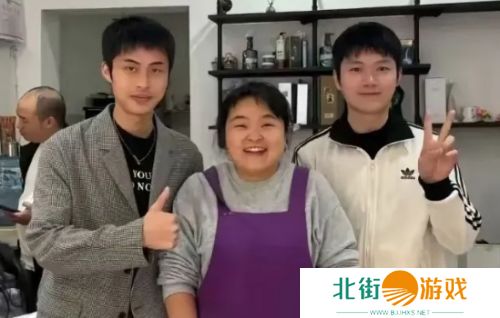 发型师晓华遭投诉，称其店面吵闹扰民，相关部门已介入，网友：同行打压