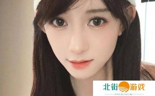 LOL一姐要求女主播跳舞,不料遭对方反呛,称就算是一姐也要刷礼物再跳