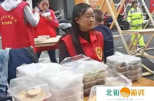 发型师晓华遭同行抵制,嘲讽她长得像农村大妈,直言她让行业倒退10年