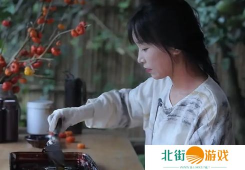 李子柒因学习漆艺浑身过敏，作品失败曾崩溃痛哭，专研精神获央视力挺