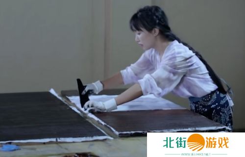 李子柒时隔三年回归,从探索者到领路人,连更2条视频再登顶流,太赞了