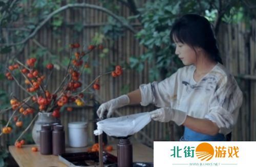 李子柒时隔三年回归,从探索者到领路人,连更2条视频再登顶流,太赞了