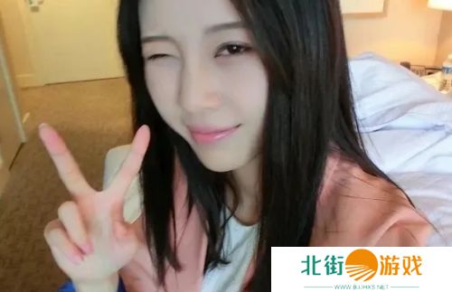 刀塔区一姐转行做音乐直播,称在某鱼能赚到钱,某音平台观众素质太差