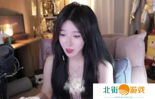 呆妹儿穿深V上衣直播,不料因太清凉40秒光速被封,直言:这是要逼我也走?