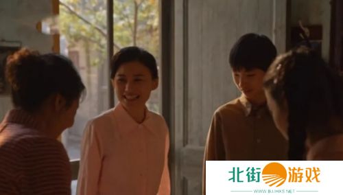 《小巷人家》直到鹏飞当了老板才明白,困住母亲的竟是外公外婆的偏心