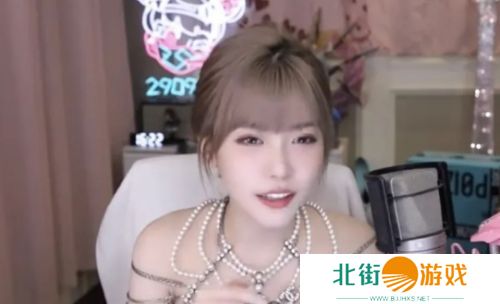 呆妹儿穿深V上衣直播,不料因太清凉40秒光速被封,直言:这是要逼我也走?