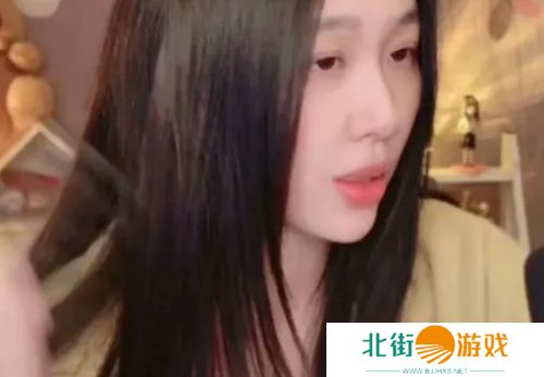 刀塔区一姐转行做音乐直播,称在某鱼能赚到钱,某音平台观众素质太差