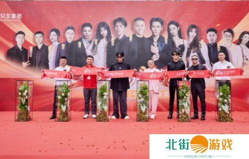 三只羊小杨哥要有大动作?总部豪车扎堆,陆续有人进楼,看来在筹备双11了