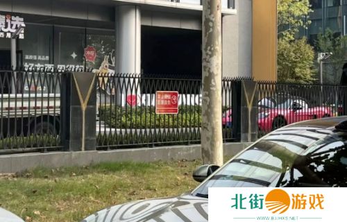 三只羊小杨哥要有大动作?总部豪车扎堆,陆续有人进楼,看来在筹备双11了