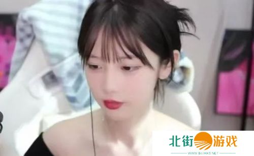 艾琳穿黑色包臀裙直播,360度旋转秀绝好身材,网友:不去拔罐太可惜了