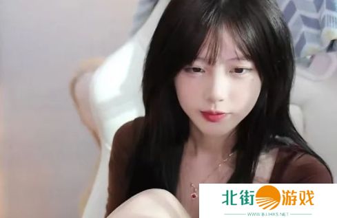 艾琳穿黑色包臀裙直播,360度旋转秀绝好身材,网友:不去拔罐太可惜了